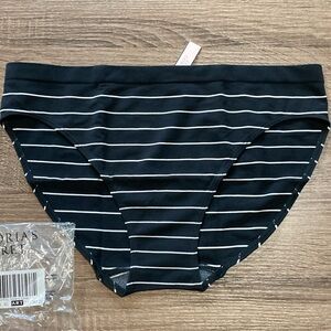 NWT - Victoria’s Secret Seamless Bikini Panties - Black/White Pinstripe - XL